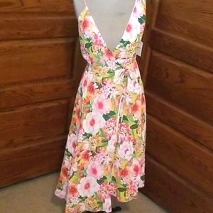 Flowy flattering floral dress size small